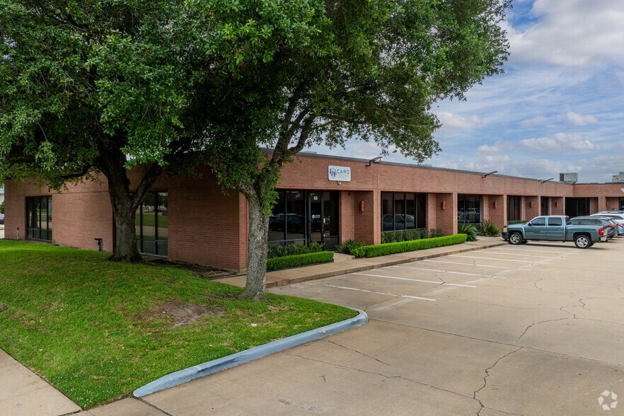 10435 Greenbough Dr, Stafford, TX for lease - Building Photo - Image 1 of 12