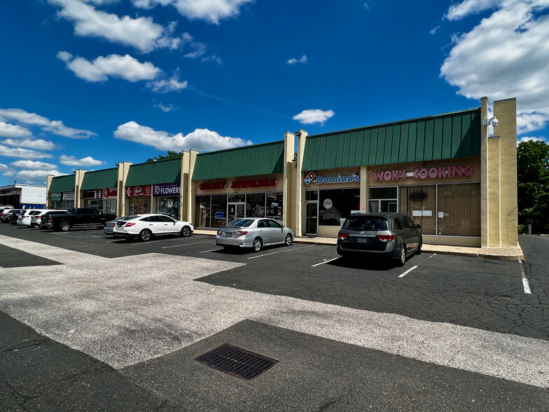 250-270 E Street Rd, Feasterville Trevose, PA for lease - Building Photo - Image 3 of 4