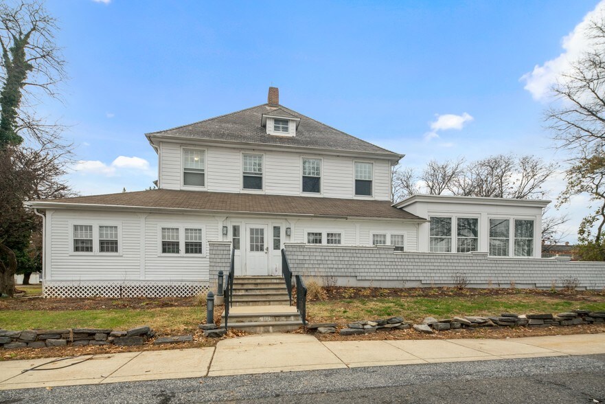 1117 Admiral Peary Way, Philadelphia, PA for lease - Building Photo - Image 1 of 5
