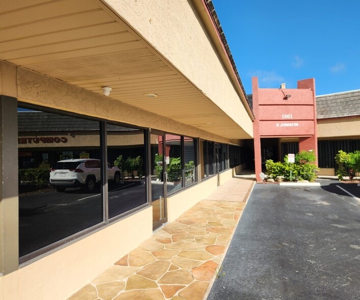 1001 W Jasmine Dr, West Palm Beach, FL for lease - Building Photo - Image 3 of 5