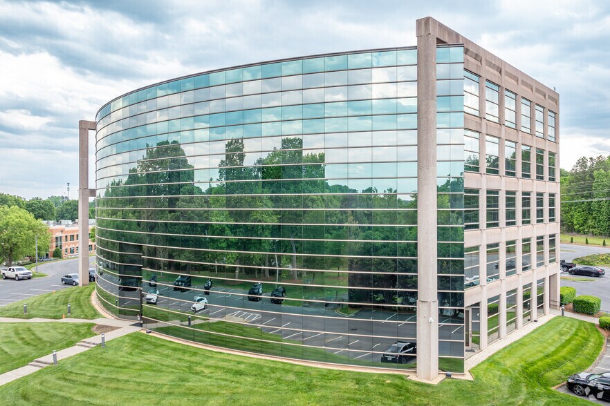 205 Regency Executive Park Dr, Charlotte, NC for sale - Primary Photo - Image 1 of 1