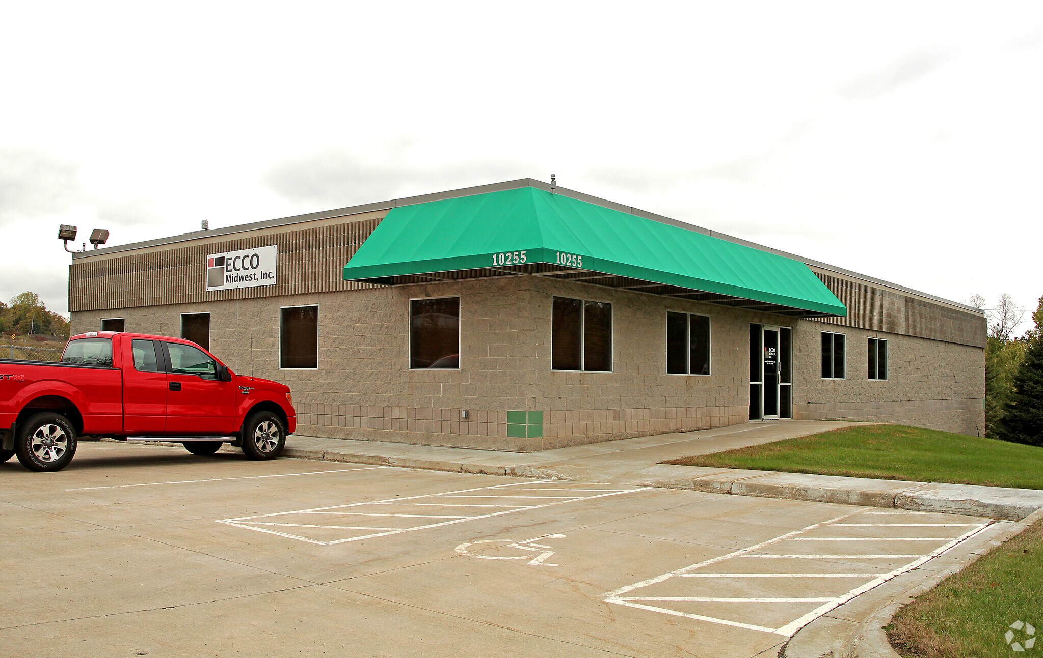 10255 Inver Grove Trl, Inver Grove Heights, MN for sale Primary Photo- Image 1 of 1