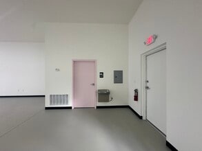 741 Tillman Pl, Plant City, FL for lease Interior Photo- Image 1 of 4