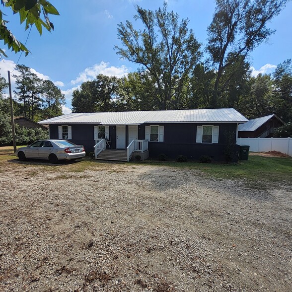 224 E Clark St, Pinewood, SC for sale - Primary Photo - Image 1 of 8