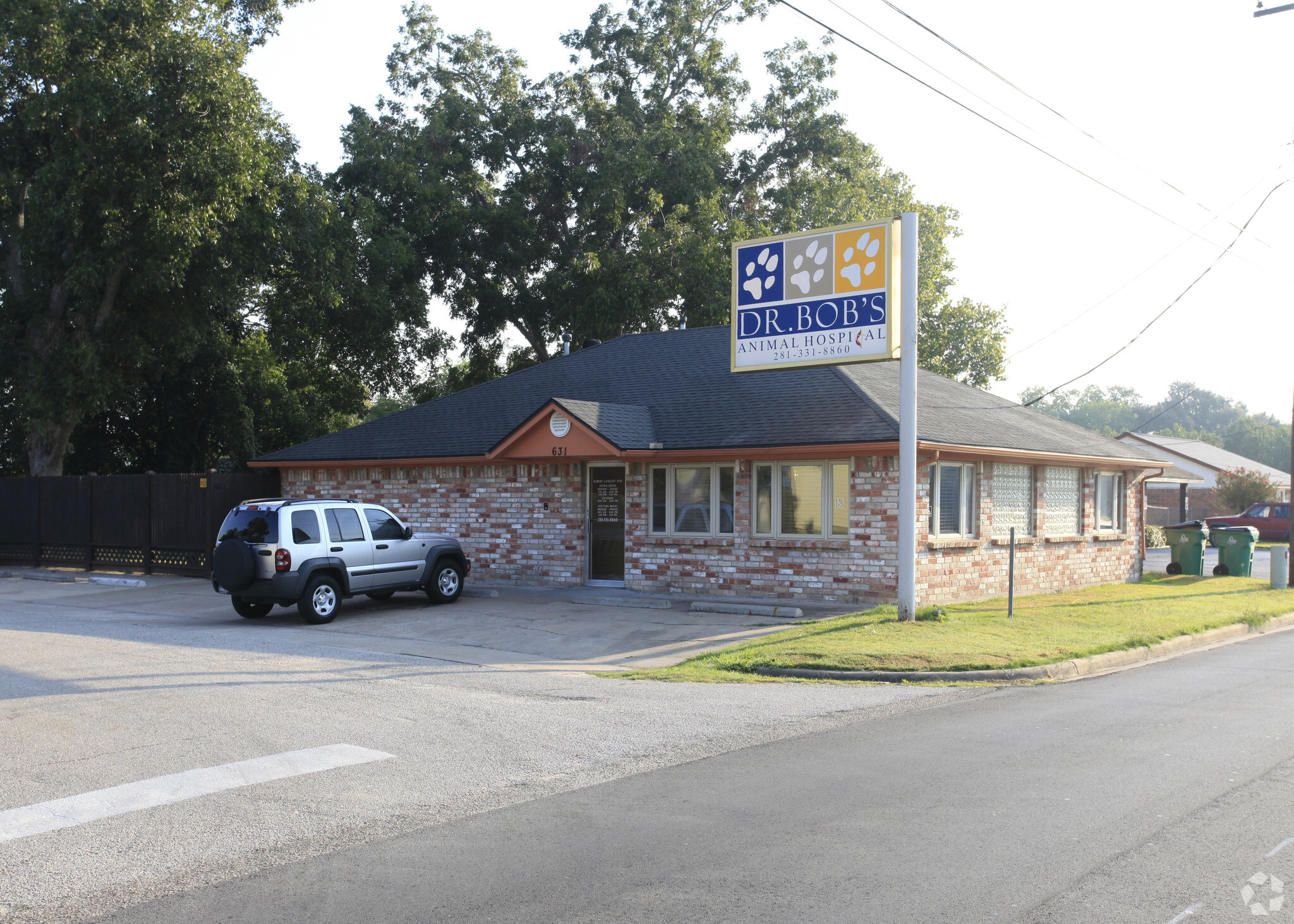 631 S Douglas St, Alvin, TX for sale Primary Photo- Image 1 of 1