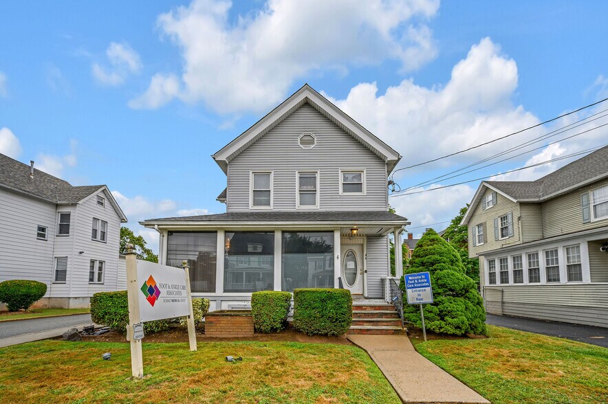 46 E Somerset St, Raritan, NJ for sale - Building Photo - Image 1 of 32