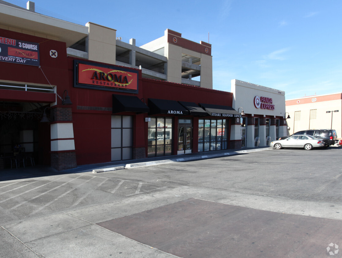 2725 N Mesa St, El Paso, TX for lease Building Photo- Image 1 of 2