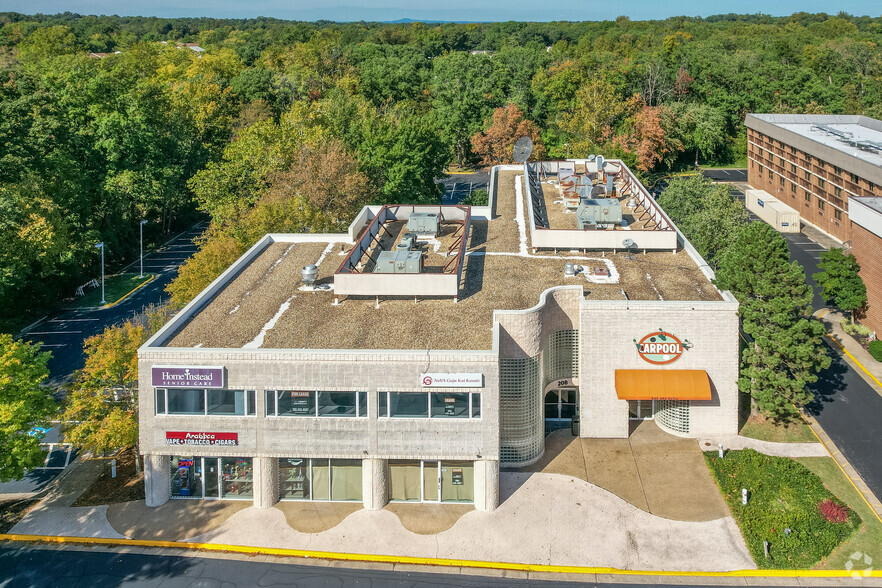 208 Elden St, Herndon, VA for lease - Aerial - Image 3 of 4