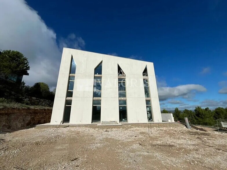 Office in Aix-en-Provence for lease - Building Photo - Image 2 of 15