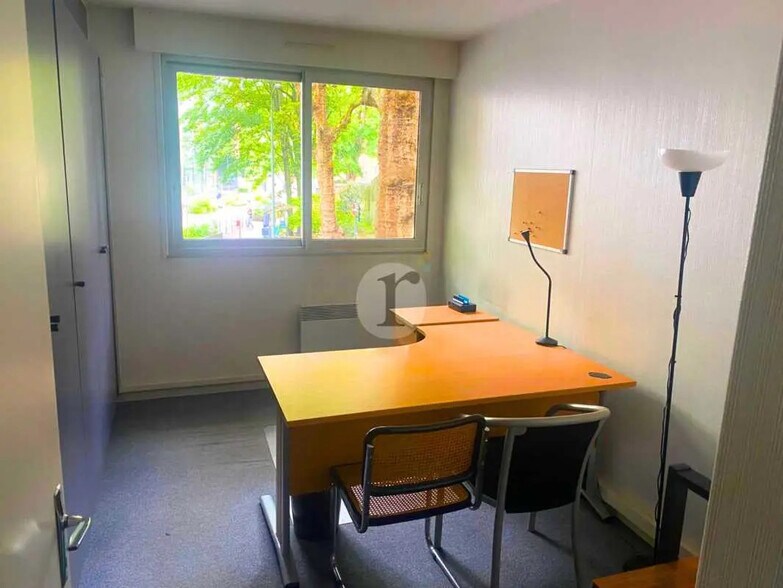 Office in Lille for lease - Interior Photo - Image 2 of 5