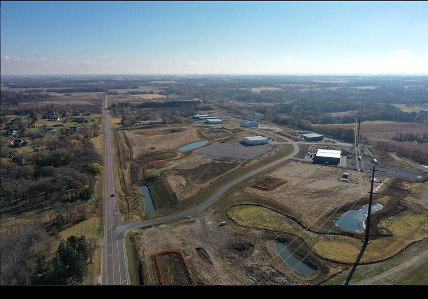 24947 Larson Ln, Lakeville, MN for sale - Building Photo - Image 3 of 12