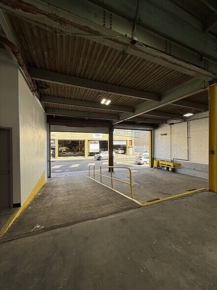 177-09 150th Ave, Jamaica, NY for lease - Building Photo - Image 2 of 10