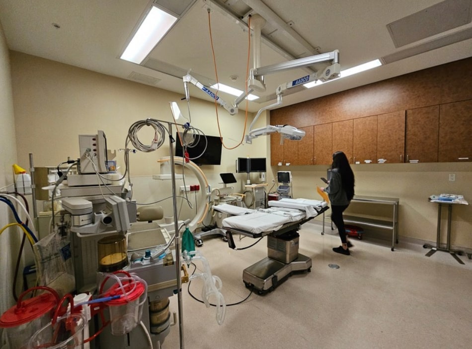19331 Business Center Dr, Northridge, CA for lease Interior Photo- Image 1 of 4