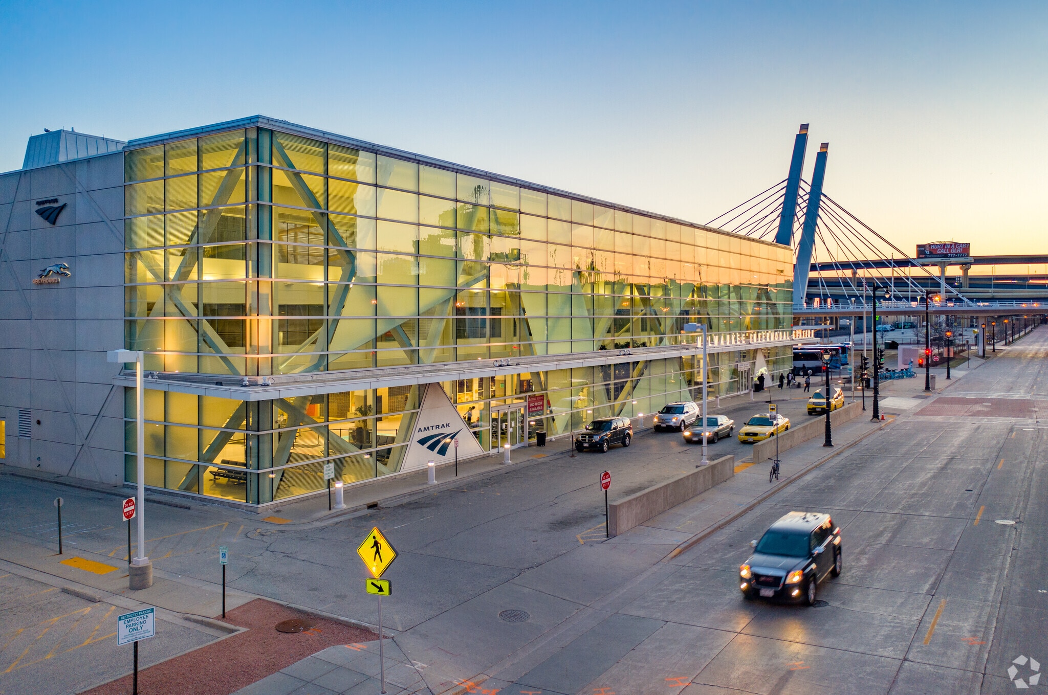 433 W St Paul Ave, Milwaukee, WI 53203 Milwaukee Intermodal Station