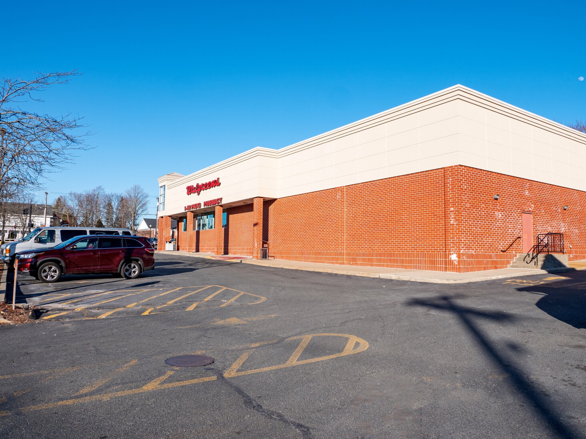 1 Plymouth St, Holbrook, MA 02343 Walgreens