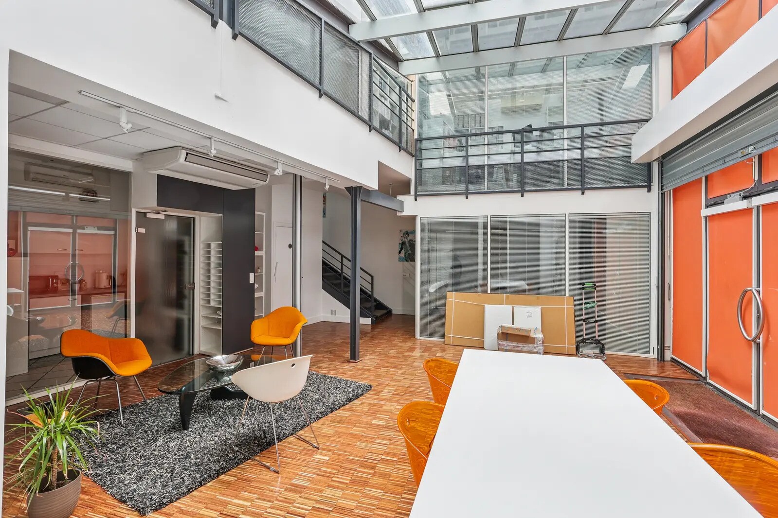 Office in Paris for lease Building Photo- Image 1 of 15