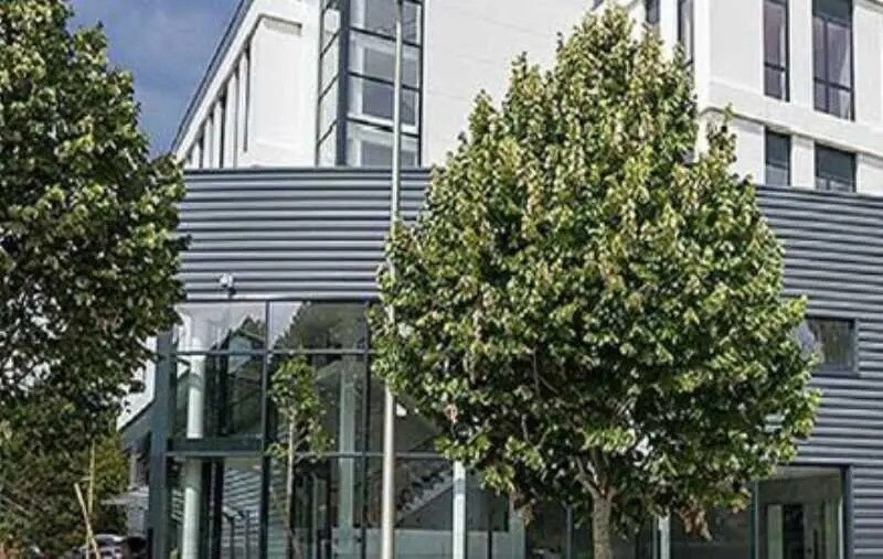 Office in Guyancourt for sale - Building Photo - Image 3 of 4