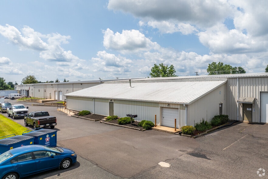 130 Penn Am Dr, Quakertown, PA for sale - Primary Photo - Image 1 of 8