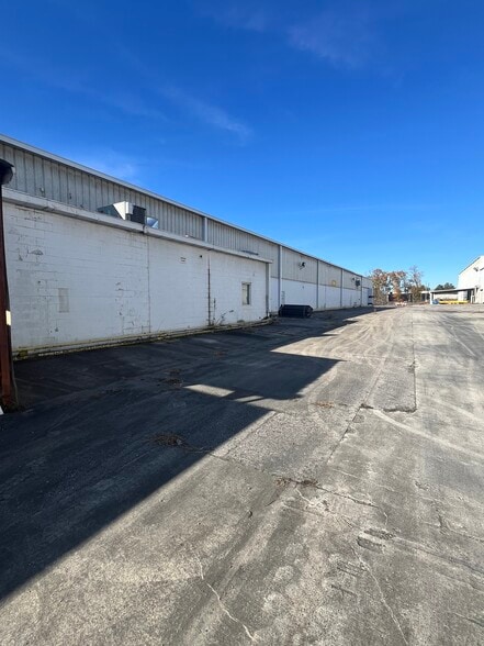 501 Richardson Rd SE, Calhoun, GA for lease - Building Photo - Image 2 of 5