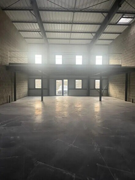 Flex in Le Havre for sale - Interior Photo - Image 2 of 4