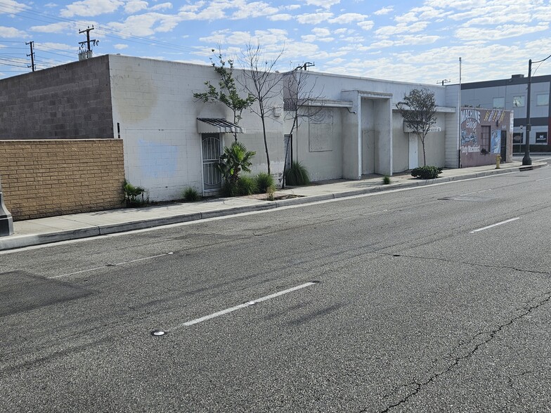 5273-5275 E Washington Blvd, Commerce, CA for lease - Building Photo - Image 1 of 21