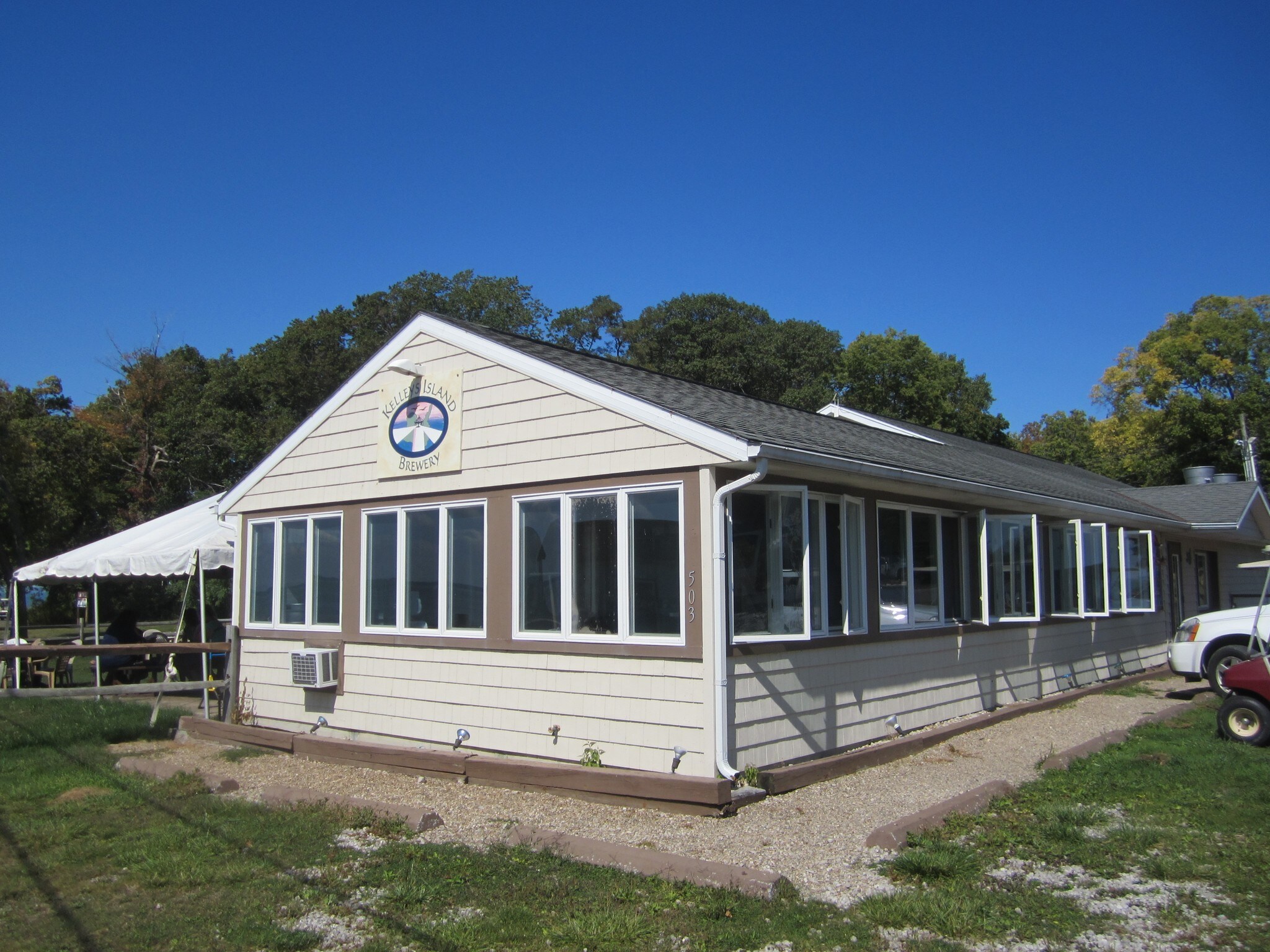 504 W Lakeshore Dr, Kelleys Island, OH 43438