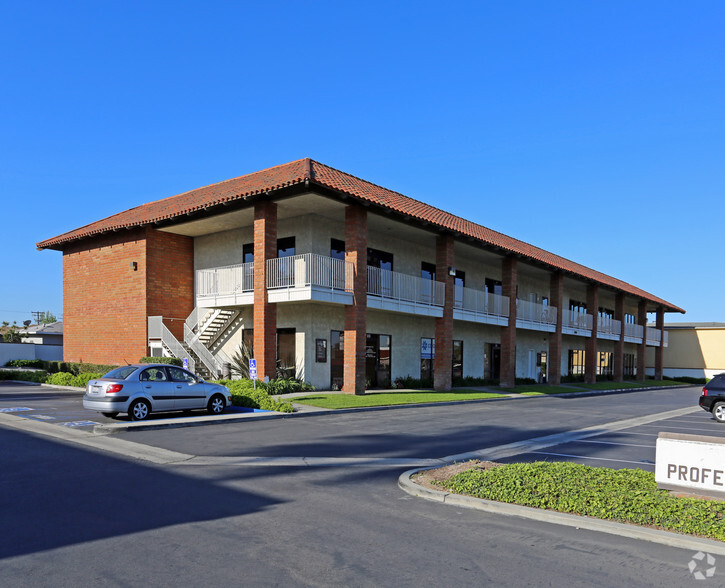 1234 W Chapman Ave, Orange, CA for lease - Primary Photo - Image 1 of 6