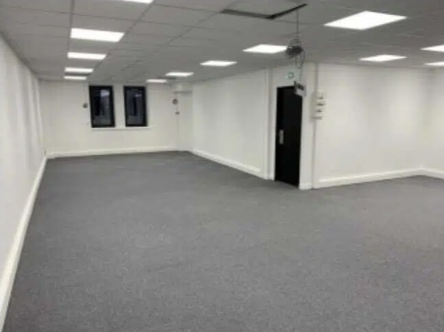 33 Avenue Du Docteur Georges Lévy, Vénissieux for lease Interior Photo- Image 1 of 11