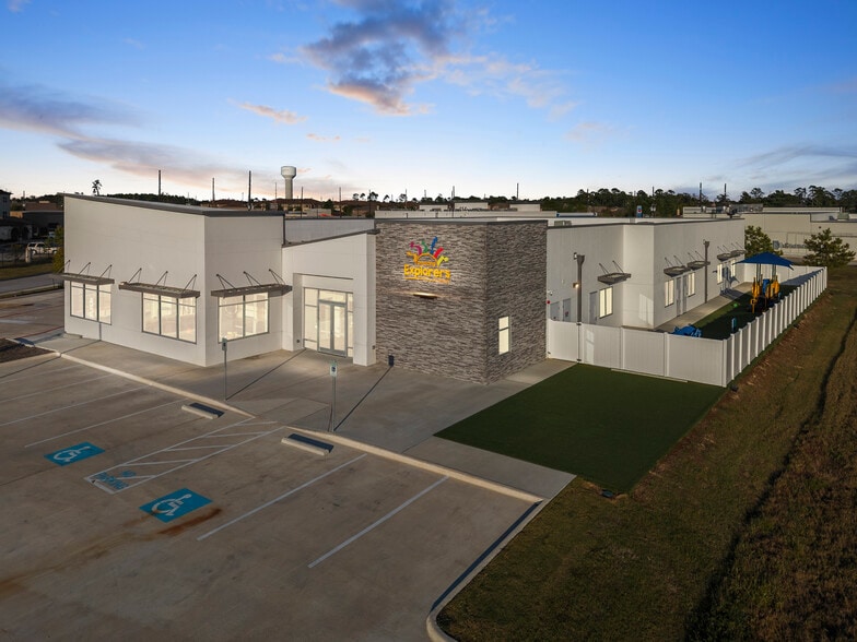 5721 Hampton Pointe Blvd, The Woodlands, TX for sale - Building Photo - Image 2 of 4