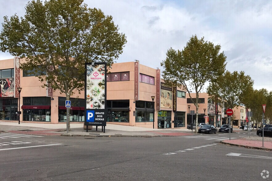 Retail in Las Rozas de Madrid, Madrid for lease - Building Photo - Image 1 of 2