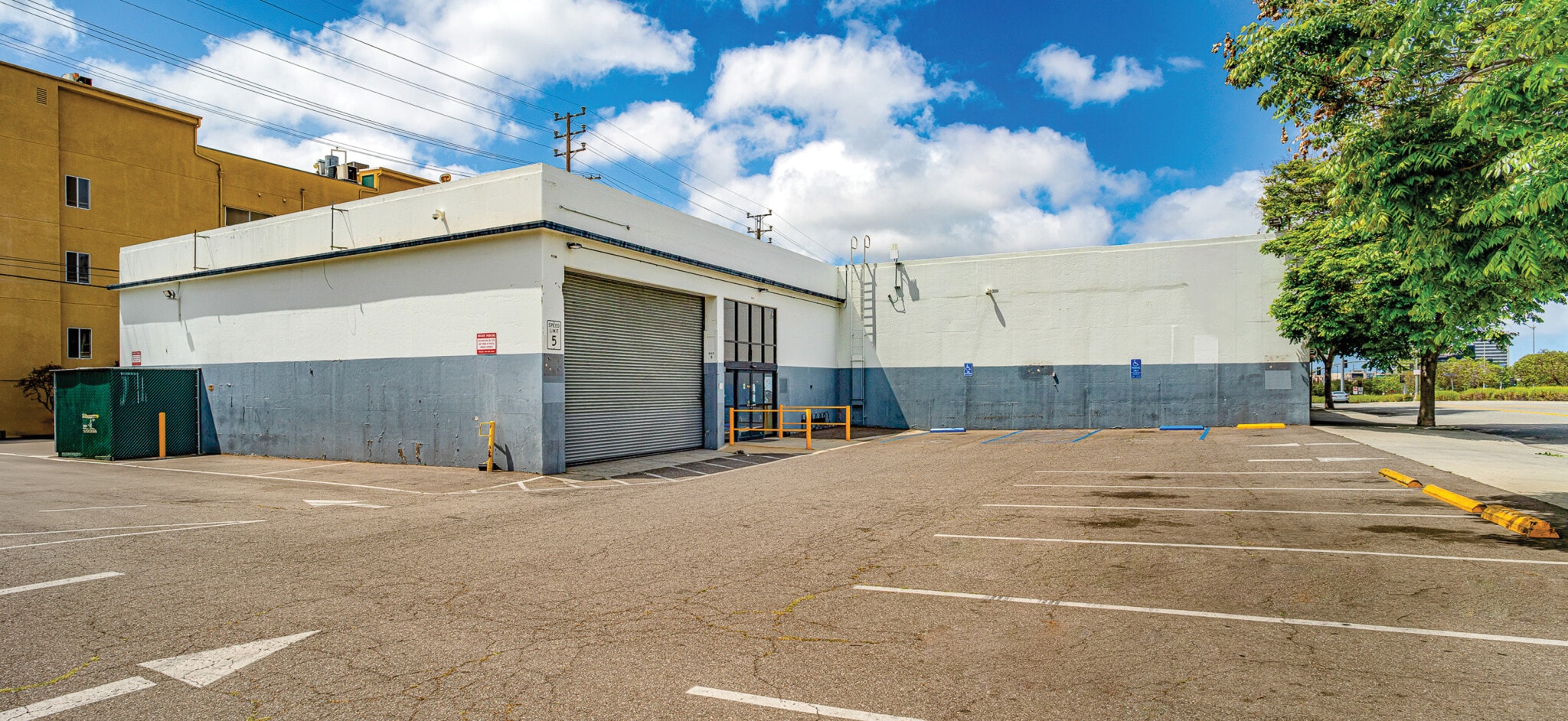 10690 Santa Monica Blvd, Los Angeles, CA for lease Building Photo- Image 1 of 7