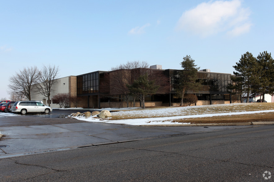 1511 E 14 Mile Rd, Troy, MI for lease - Building Photo - Image 3 of 4