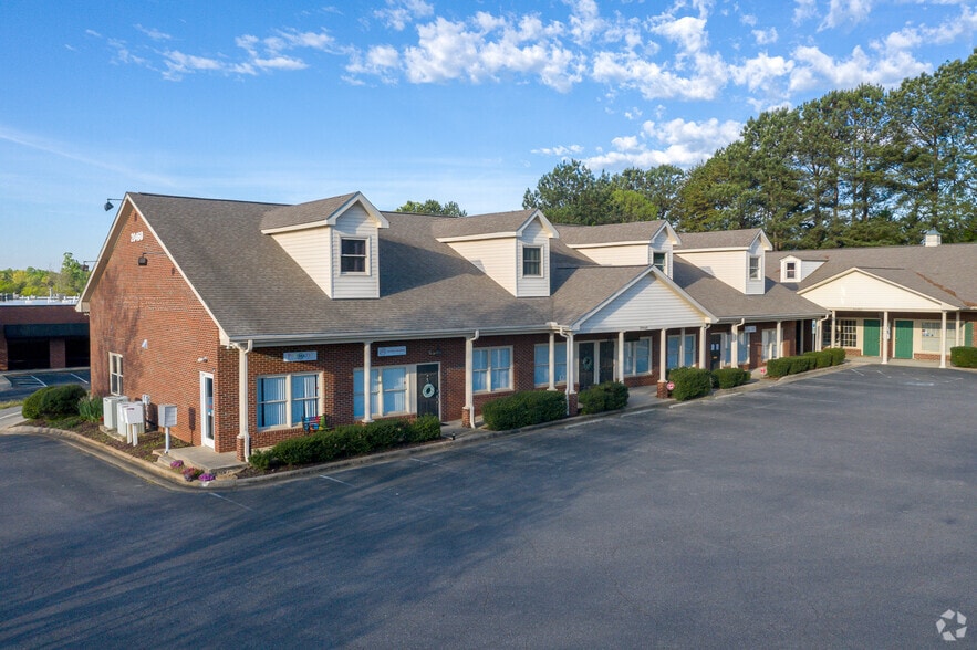 20462 Chartwell Center Dr, Cornelius, NC 28031