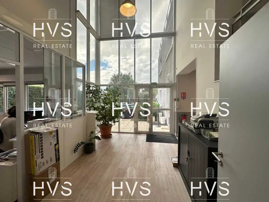 Office in Aix-en-Provence for lease Interior Photo- Image 1 of 6