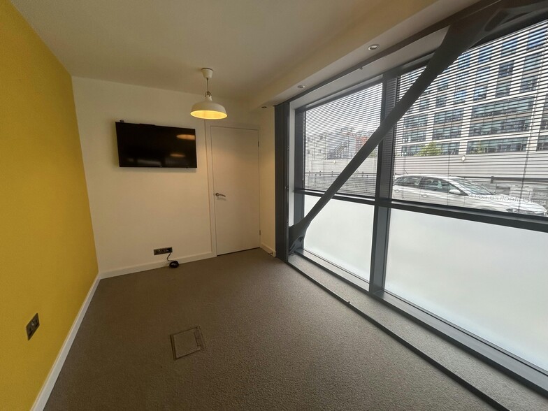 2 Riverside Way, Leeds for lease - Interior Photo - Image 2 of 5