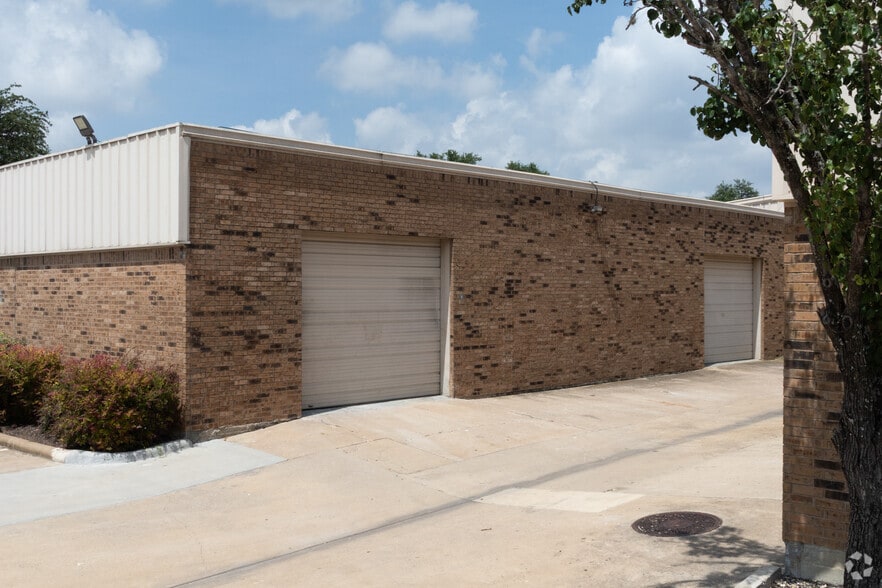 8906 Wall St, Austin, TX for lease - Building Photo - Image 3 of 25