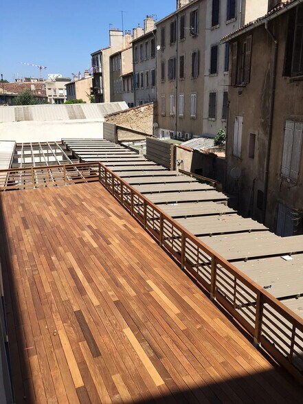 Office in Marseille for lease - Building Photo - Image 3 of 12