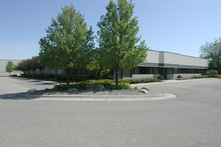 53400 Grand River Ave, New Hudson, MI 48165