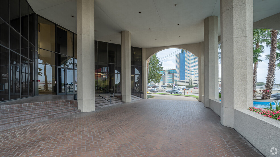 10190 Katy Fwy, Houston, TX for lease - Building Photo - Image 3 of 13