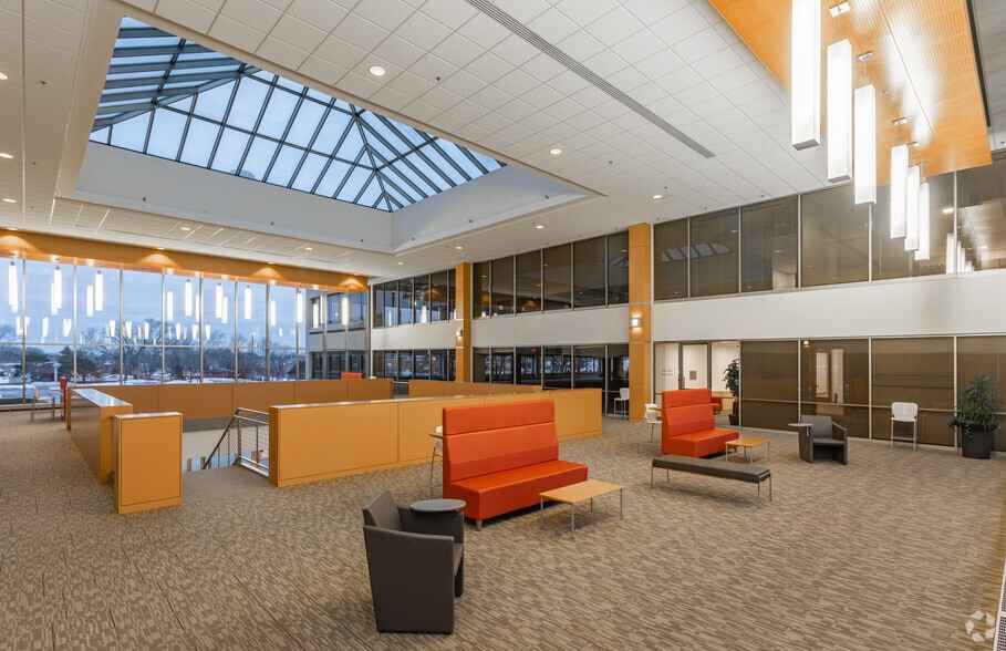 1350 E Touhy Ave, Des Plaines, IL for lease - Interior Photo - Image 3 of 21