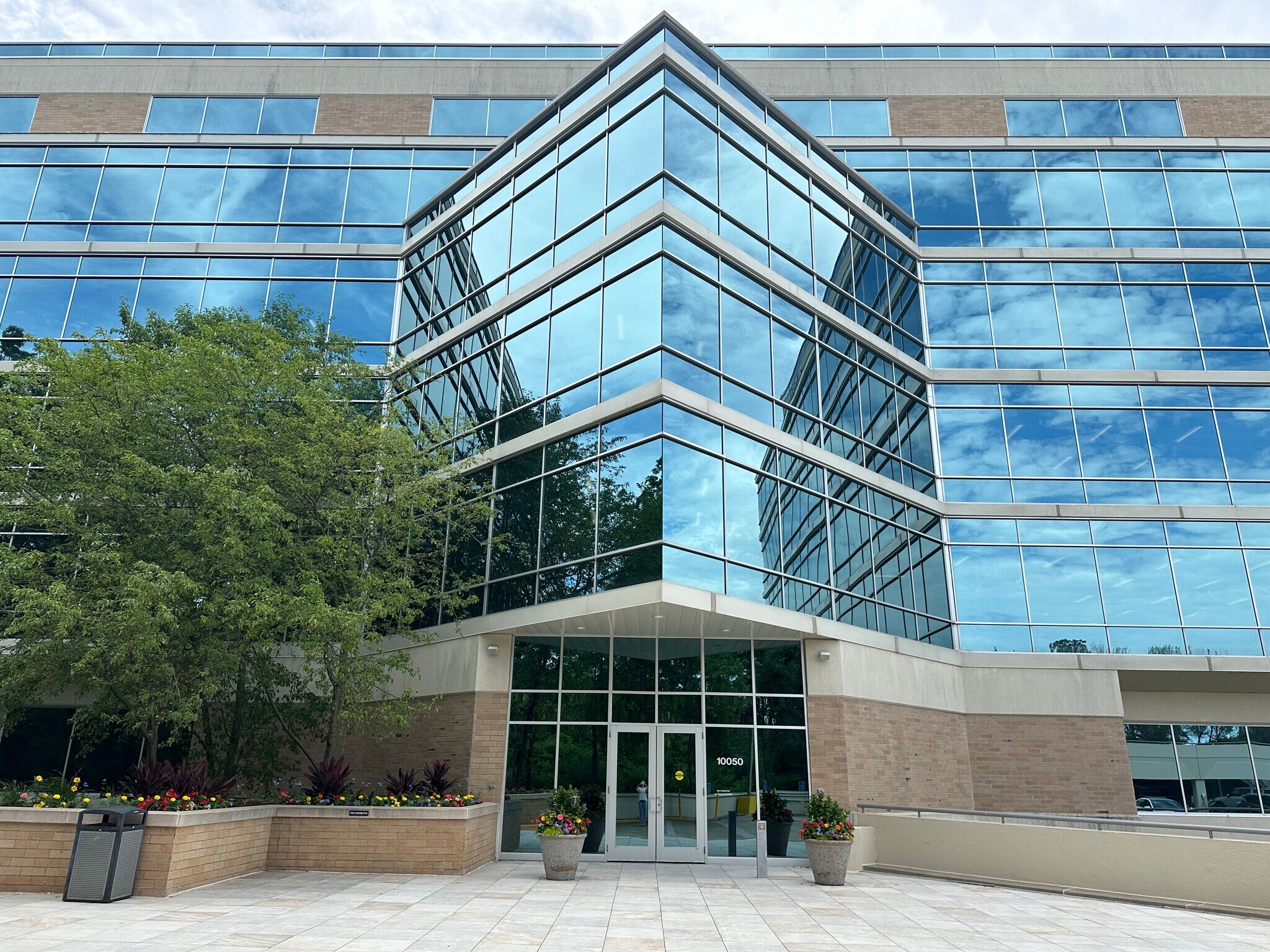 10050 Crosstown Cir, Eden Prairie, MN for lease Building Photo- Image 1 of 13