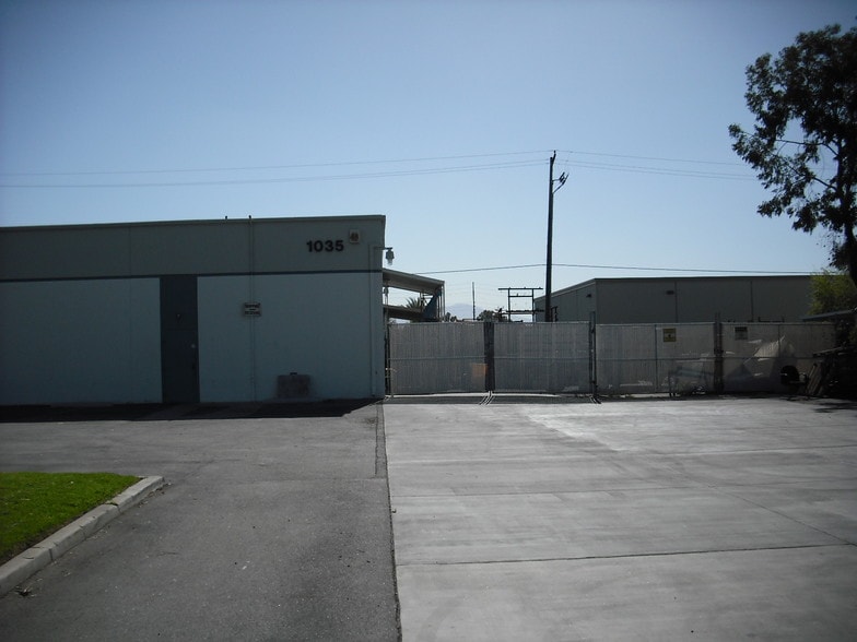 1031-1035 S Linwood Ave, Santa Ana, CA for lease - Building Photo - Image 2 of 5
