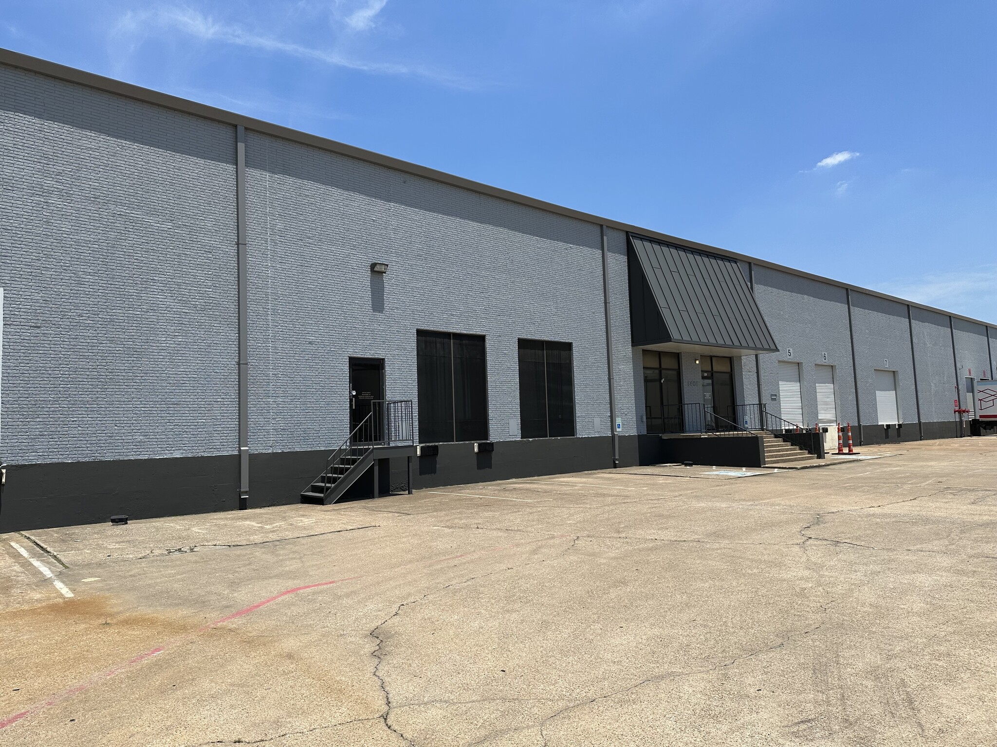 1401-1407 Dunn Dr, Carrollton, TX for lease Building Photo- Image 1 of 5