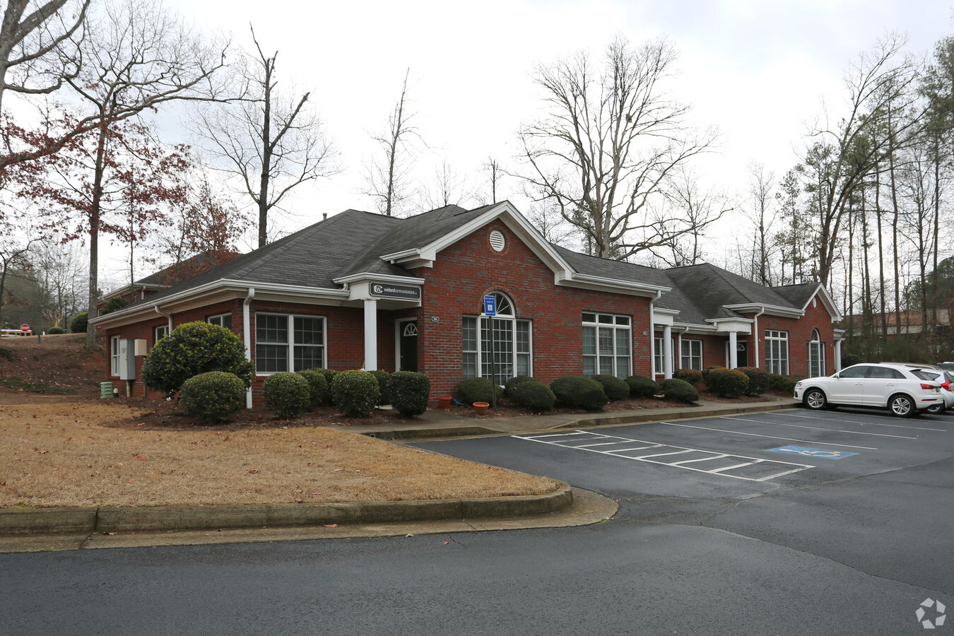 301-302 Bombay Ln, Roswell, GA 30076 | LoopNet