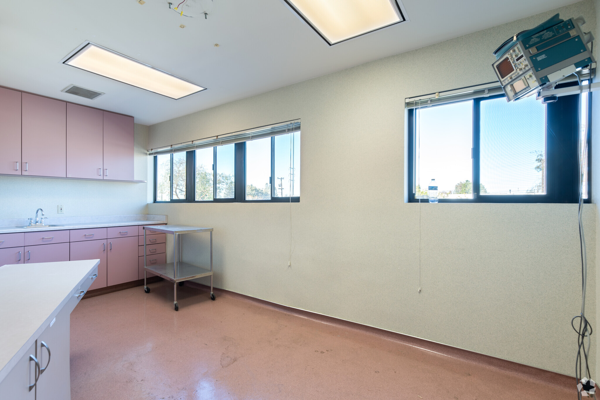 13847 E 14th St, San Leandro, CA for lease Interior Photo- Image 1 of 2
