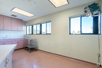 13847 E 14th St, San Leandro, CA for lease Interior Photo- Image 1 of 2
