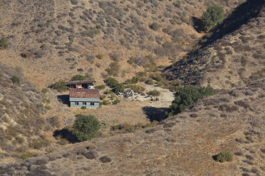 31029 Hasley Canyon Rd, Castaic, CA for sale - Primary Photo - Image 1 of 1