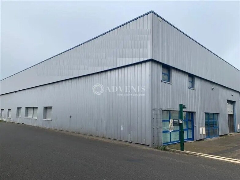 Office in Saint-Ouen for lease - Building Photo - Image 1 of 9