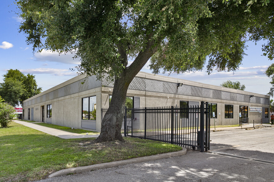 9809 Rowlett St, Houston, TX for sale - Building Photo - Image 2 of 22