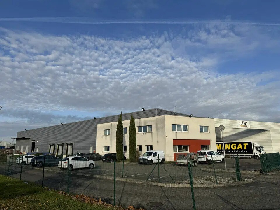 Office in Meyzieu for lease Building Photo- Image 1 of 5